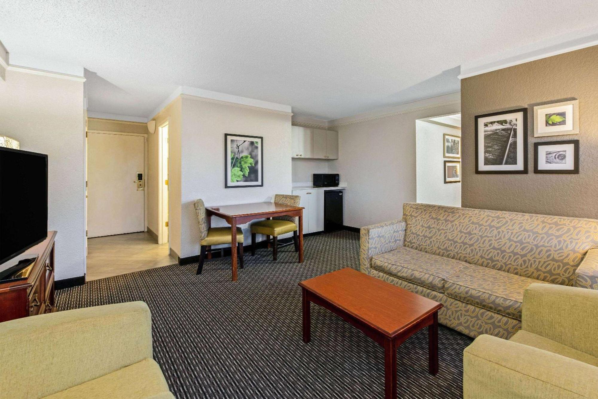 La Quinta By Wyndham New Orleans Airport Hotel Kenner Ngoại thất bức ảnh